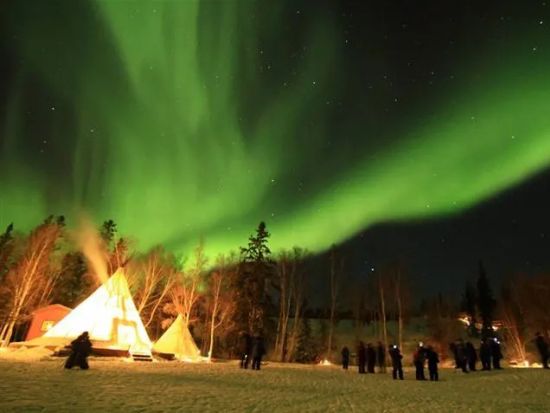 イエローナイフ オーロラ観賞ツアー　ホテル内の施設も充実のシャトー・ノヴァ宿泊付き ＜2泊3日～4泊5日／日本語ガイド／イエローナイフ空港発＞