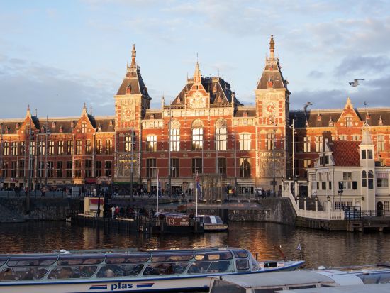 フォトグラファーと歩くアムステルダム半日ツアー　歴史探訪へご案内　写真撮影サービス付き＜約4時間／午後／日本語／アムステルダム発＞