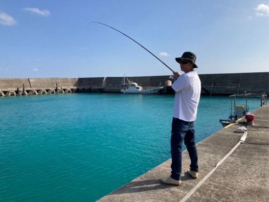 リゾートフィッシング体験 1日貸し竿セットで手ぶらOK！ 絶景と共に楽しむ贅沢なひとときを＜最大9時間／久米島＞