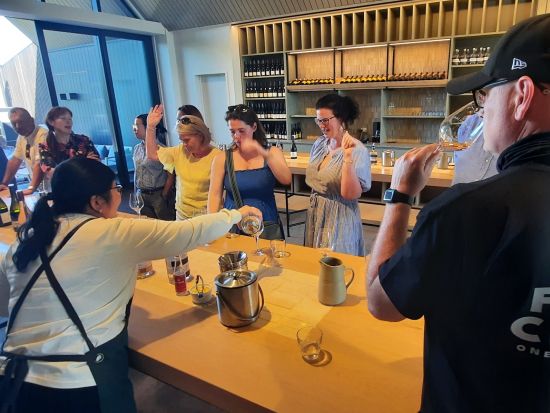 マーティンボロワイナリー　3軒のワイナリーを巡り世界に誇るワインを堪能＜試飲付／英語ガイド／ウェリントン発＞