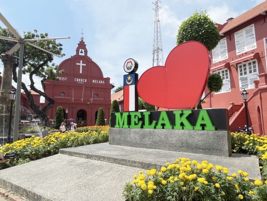 【到着日プラン】空港からそのままマレーシア観光ツアー　白のモスク＋マラッカ＋名物チキンライスボール＜送迎付き／昼食付き／日本語ガイド＞