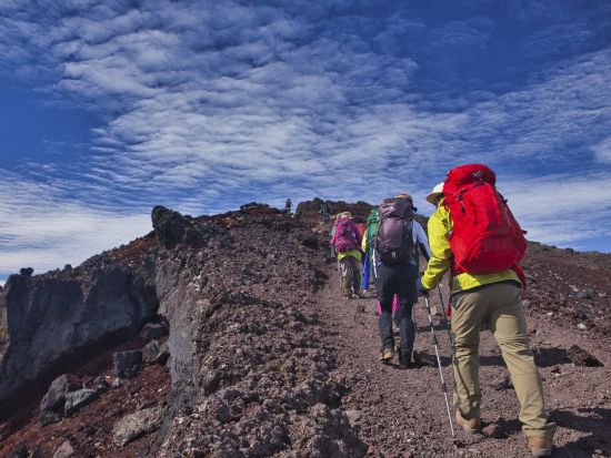 【2026】富士登山1泊2日ツアー 吉田ルートフリープラン 山小屋に宿泊＜夕・朝食、山小屋宿泊付／ 7～9月／西船橋・東京・新宿発＞