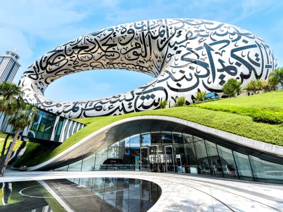 【プライベート】貸切観光チャーター　自由にドバイ観光！お好きな行き先・送迎場所　*伝統衣装レンタルオプションあり＜1台料金／4～9時間／日本語＞ 