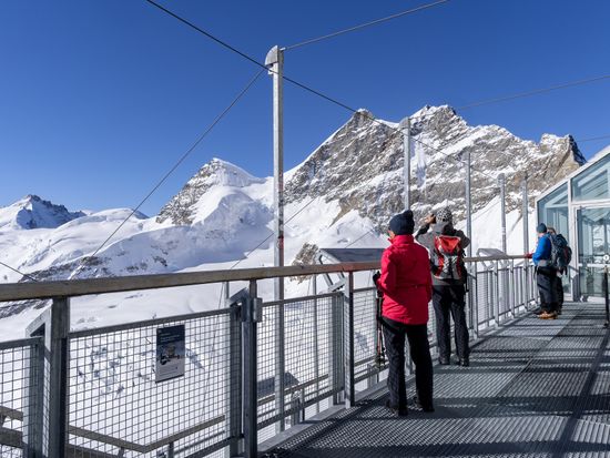 Top of Europe_Sphinx Observatory_pixta_100816938_M