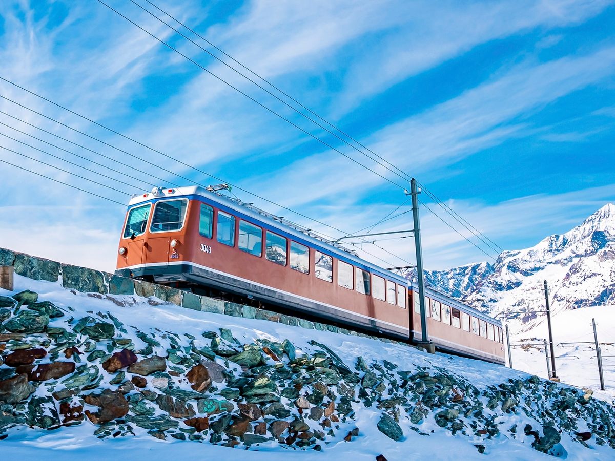 ユングフラウヨッホとマッターホルン鉄道旅 6泊7日ツアー 3つ星または4