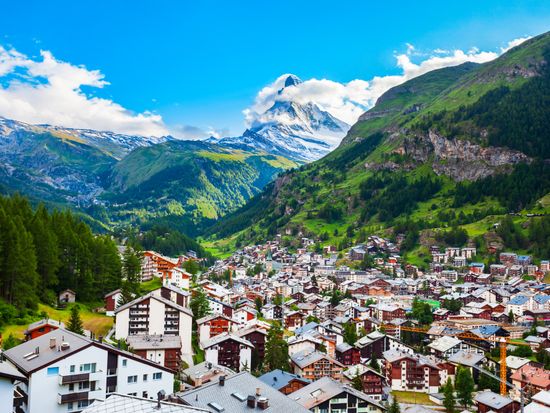 Swizerland_Zermatt_pixta_66392747_M