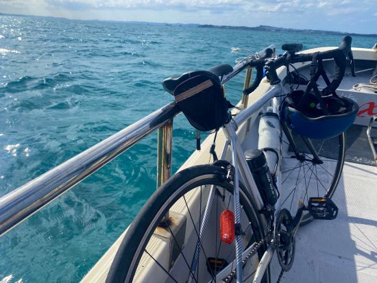 沖縄離島サイクリング！1日1組限定！e-bikeでサクッと沖縄の島々を観光しよう インストラクター同行で安心♪＜約4時間／昼食付＞