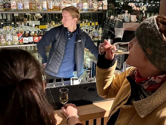 オスロ フード＆ビールツアー　オスロの名所散歩と共に楽しむノルウェーの食文化体験　伝統食試食＋蒸留酒2種試飲＋ビール5種試飲＜約3時間／オスロ発＞