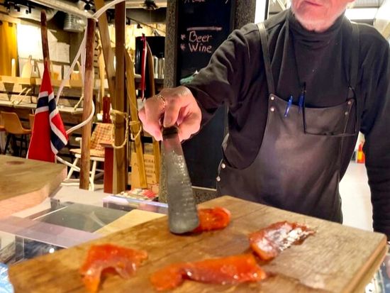 オスロ フード＆ビールツアー　オスロの名所散歩と共に楽しむノルウェーの食文化体験　伝統食試食＋蒸留酒2種試飲＋ビール5種試飲＜約3時間／オスロ発＞