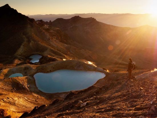 世界遺産トンガリロ国立公園トレッキング宿泊ツアー　トレッキングは半日か1日から選択可能！＜1泊2日or2泊3日／10～3月／オークランド発＞