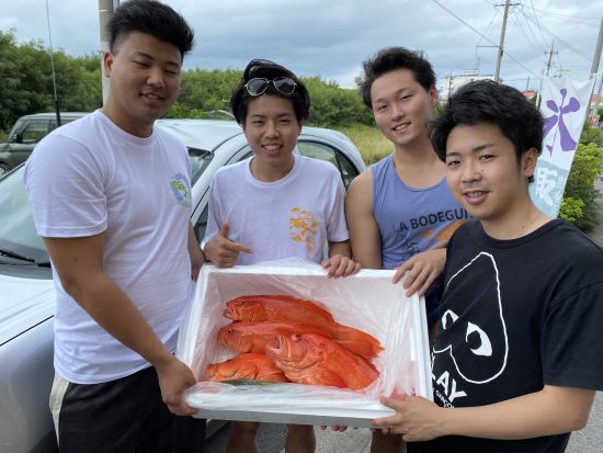 大物を狙おう！半日泳がせ釣りコース アカジンミーバイを釣り上げろ！年齢制限なし&選べる午前・午後プランで気軽に参加OK◎＜送迎あり／約4時間／石垣島＞