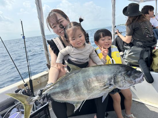 のんびり泳がせ釣り1日コース 確実に大物を釣りたい方にオススメ◎釣った魚は居酒屋で食べて乾杯しよう！＜送迎あり／約7時間／石垣島＞