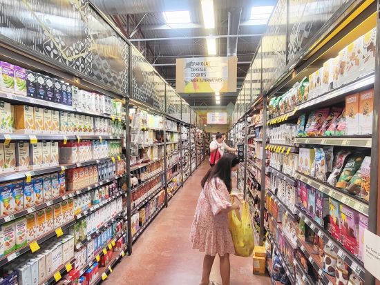 オアフ島半日観光　KCCファーマーズマーケット＋カイムキタウン＋カハラモール＋タンタラスの丘＋マノア・マーケットプレイスを巡る＜土曜日／英語または日本語ガイド＞