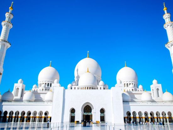 【貸切】選べるドバイ発アブダビ観光ツアー！グランド・モスク入場＋カスル・アル・ワタン＋ルーヴルorチームラボ＜貸切／ホテルランチ付／英語／終日／ドバイ発＞