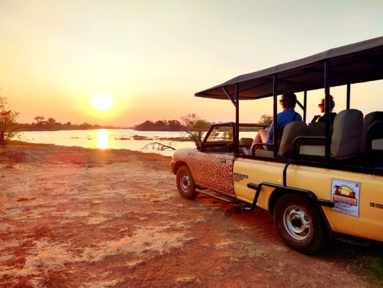 ザンベジ国立公園サファリツアー　ビッグファイブを間近で観察！オープン4輪駆動車でゲームドライブへ＜英語／ビクトリアフォールズ発＞