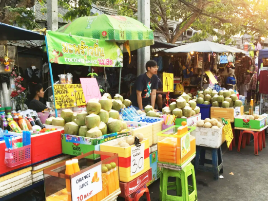 チャトゥチャック・ウィークエンド・マーケット半日ツアー　バンコク最大の公設市場でショッピング＜午後／混載or貸切／日本語or英語ガイド＞