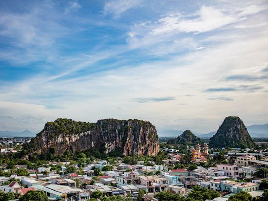 Vietnam_Da Nang_Marble Mountain_五行山_shutterstock_1096647341