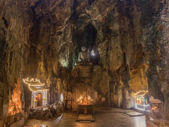 Vietnam_Da Nang_Marble Mountain_五行山_Huyen Khong Cave_shutterstock_608491001