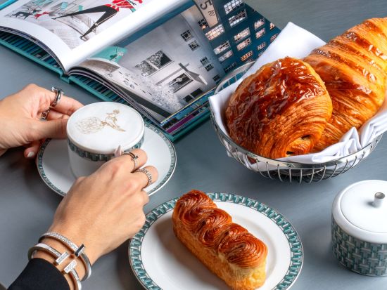 TIFFANY ＆ CO ブルーボックスカフェ（Blue Box Café）☆夢のティファニーで朝食！食事券＆事前予約サービス＜朝食／ティー＞*ドバイ・モール内