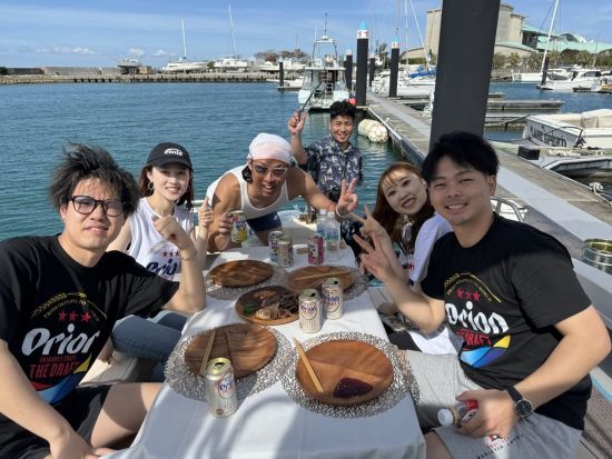 サンセットクルーズ 沖縄の海で音楽を聴きながらクルージング！オプションで夕焼けを見ながら船上BBQも＜約2時間30分／送迎あり／宜野湾市＞