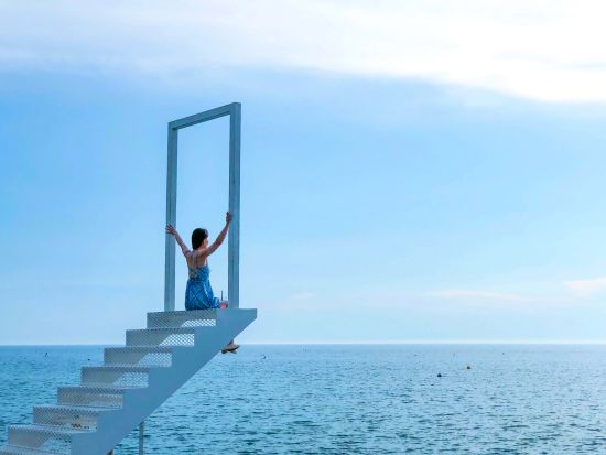 大阪発着！春の淡路島よくばりバスツアー 花さじき絶景・Ladybird Road散策＆旬のフルーツ食べ放題30分【日英中ガイド】