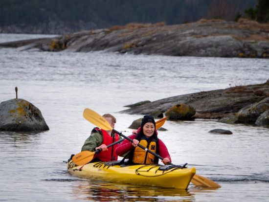 カヤックアドベンチャーツアー　ベルゲン郊外の群島で絶景と静けさを楽しむカヤック体験＜約5時間／5月～10月／昼食付／ベルゲン発＞
