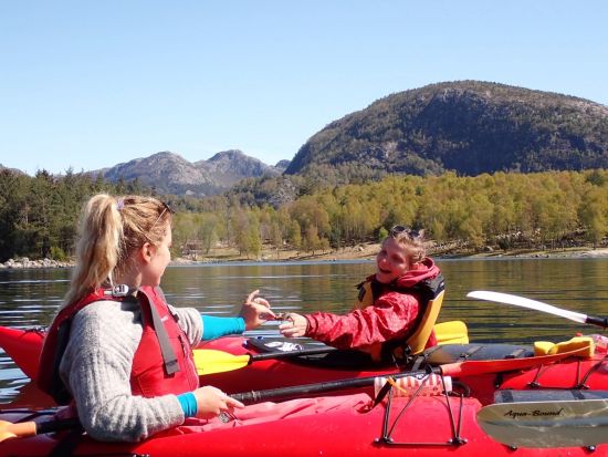 カヤックアドベンチャーツアー　ベルゲン郊外の群島で絶景と静けさを楽しむカヤック体験＜約5時間／5月～10月／昼食付／ベルゲン発＞