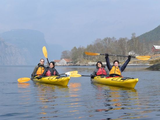 カヤックアドベンチャーツアー　ベルゲン郊外の群島で絶景と静けさを楽しむカヤック体験＜約5時間／5月～10月／昼食付／ベルゲン発＞