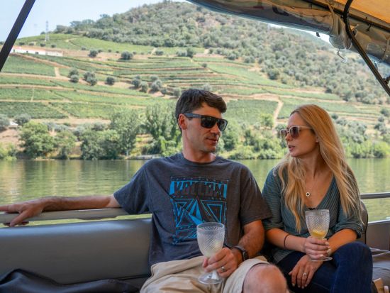 世界遺産ドウロ渓谷 ワイナリー訪問1日ツアー　ワイナリーのランチ＋ドウロ川クルーズ付き＜英語／ポルト発＞