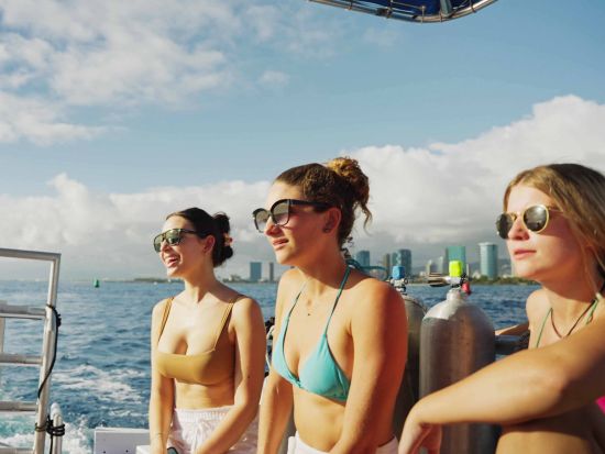 ホエールウォッチ　定員6名の少人数で楽しむクルーズ　ソフトドリンク＆スナック付き！貸切プランもご用意＜12月～4月／ワイキキ発＞