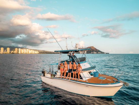 ホエールウォッチ　定員6名の少人数で楽しむクルーズ　ソフトドリンク＆スナック付き！貸切プランもご用意＜12月～4月／ワイキキ発＞