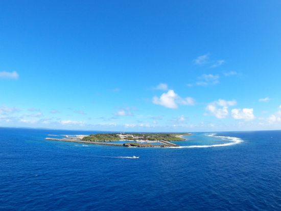 パラセーリング体験 南城市知念・久高島の絶景を眺めながら空中散歩 ！選べる3種類の高さで初心者も大満足＜1時間半／南城市＞