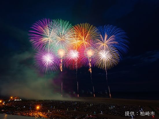 8月11日限定！三国花火大会を観覧する日帰りバスツアー 専用観覧席で圧巻の花火を鑑賞＋東尋坊を自由散策 海鮮と越前そばの夕食付き＜金沢発着＞