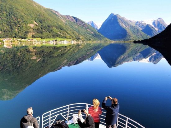 フィヨルド＆氷河ツアー　ツアーバスとクルーズで巡る！ヴィーク～ソグネフィヨルド～フィアランドフィヨルド～ツヴィンデの滝＜約13時間／夏季／ベルゲン発＞