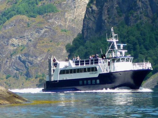 フィヨルド＆氷河ツアー　ツアーバスとクルーズで巡る！ヴィーク～ソグネフィヨルド～フィアランドフィヨルド～ツヴィンデの滝＜約13時間／夏季／ベルゲン発＞