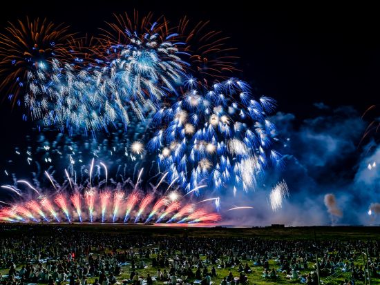 7月26日限定！柏崎花火大会を観覧する日帰りバスツアー 専用観覧席で圧巻の花火を鑑賞 日本海を舞台に約1万5千発の花火を楽しむ ＜弁当付き／金沢発着＞