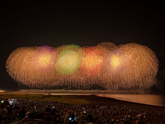 7月26日限定！柏崎花火大会を観覧する日帰りバスツアー 専用観覧席で圧巻の花火を鑑賞 日本海を舞台に約1万5千発の花火を楽しむ ＜弁当付き／金沢発着＞