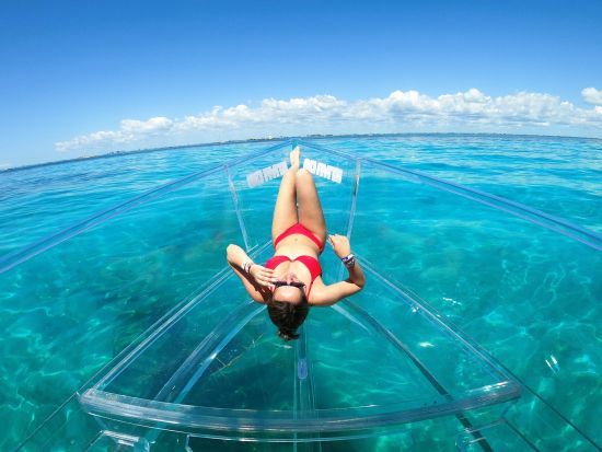 イスラムヘーレス クリアボートツアー　100%透明のボートで360度カリビアンブルーの世界へ！＜英語ガイド／1日複数便＞
