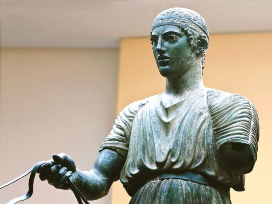 世界遺産デルフィ遺跡観光1日ツアー アラチョヴァ立ち寄り付き＜英語／アテネ発＞