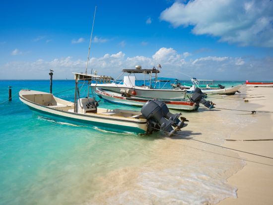 フェリーで行くイスラ・ムヘーレス島観光　ガイド付きゴルフカートツアー＋ビーチクラブ ＜ビュッフェランチ＆ドリンク付き／英語ガイド／カンクン発＞