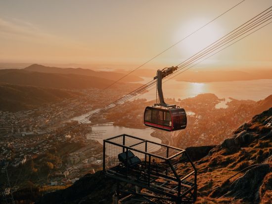 ウルリーケン山　ゴンドラ乗車＆山頂レストラン絶景ランチ ＜昼食付き／ベルゲンまたはウルリーケン発＞