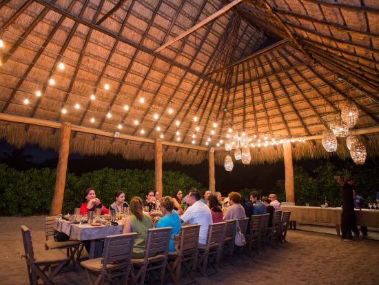 トラベラーズテーブル（The Traveler's Table） 共同ダイニングでマヤ料理を味わう5コースディナー＆ペアリング体験＜英語／リビエラマヤ発着＞