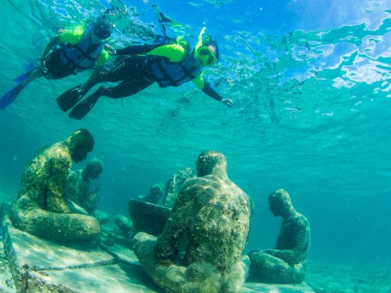 カリブ海シュノーケリングツアー　プンタ・ニズックでサンゴ礁や色鮮やかな熱帯魚と泳ごう！ ＜英語／カンクン発＞