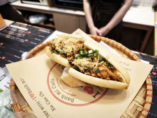 朝ゆったり出発！世界遺産フエ観光ツアー　王宮＋カイディン帝廟　アフタヌーンクルーズ付きプランあり＜アイ ラブ バインミーの軽食付き／日本語ガイド／ダナン発＞