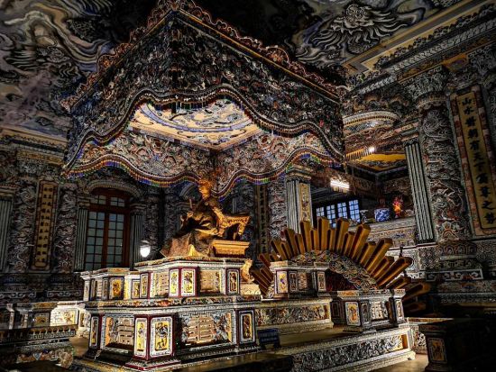 鉄道で行く！世界遺産フエ観光＆アフタヌーンティークルーズツアー　王宮＋カイディン帝廟＜1日／日本語ガイド／ダナン発＞