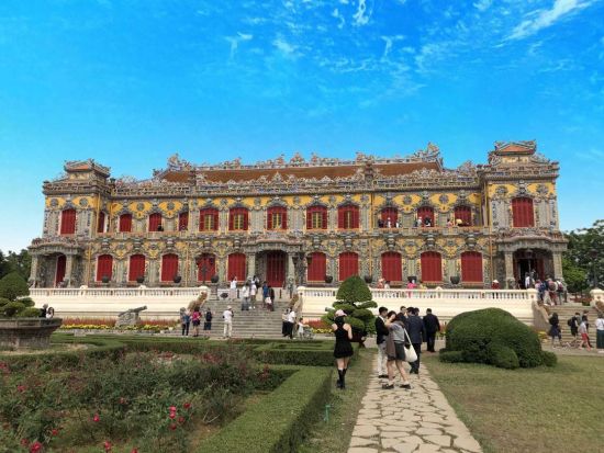 朝ゆったり出発！世界遺産フエ観光ツアー　王宮＋カイディン帝廟　アフタヌーンクルーズ付きプランあり＜アイ ラブ バインミーの軽食付き／日本語ガイド／ダナン発＞
