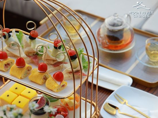 朝ゆったり出発！世界遺産フエ観光ツアー　王宮＋カイディン帝廟　アフタヌーンクルーズ付きプランあり＜アイ ラブ バインミーの軽食付き／日本語ガイド／ダナン発＞