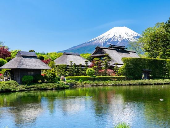 Japan_Yamanashi_Oshino Hakkai_pixta_40309400_M (1)