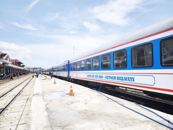 鉄道で行く！世界遺産フエ観光＆アフタヌーンティークルーズツアー　王宮＋カイディン帝廟＜1日／日本語ガイド／ダナン発＞