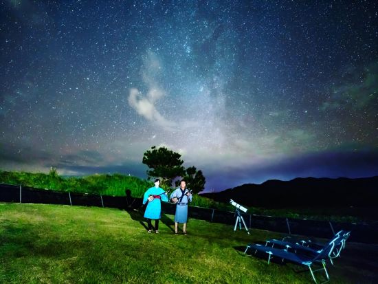 星空鑑賞ツアー　石垣市認定「美ら星マイスター」による星空解説　島人の島唄三線演奏付き＜3歳まで無料／市街地ホテル送迎可／当日17時まで予約可＞